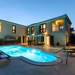 M With Private Pool & Gym Villa
