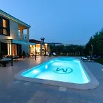 M With Private Pool & Gym *