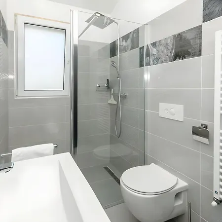 M With Private Pool & Gym Plano