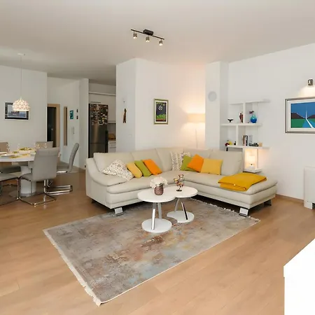 M With Private Pool & Gym Βίλα