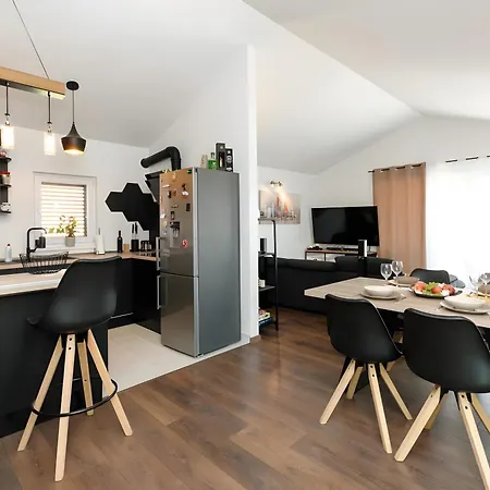 M With Private Pool & Gym Βίλα