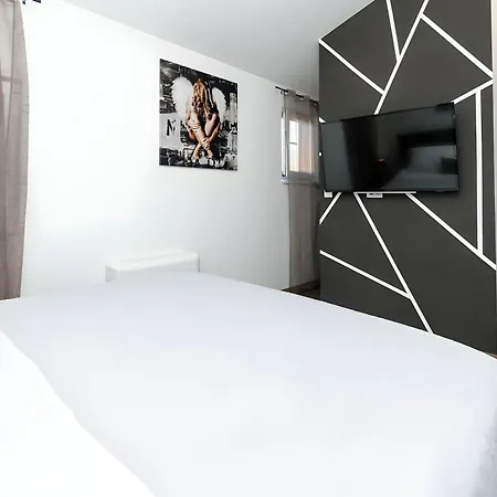 Βίλα M With Private Pool & Gym *
