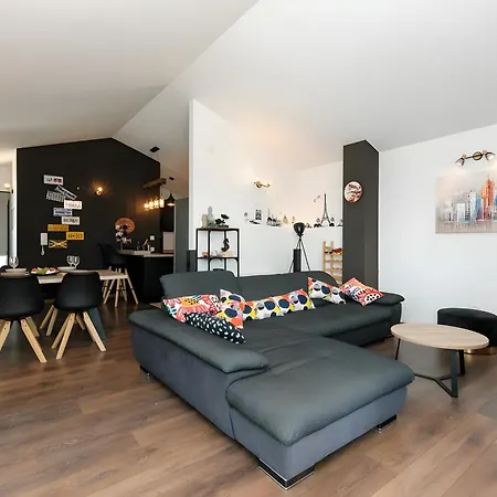 M With Private Pool & Gym * Plano