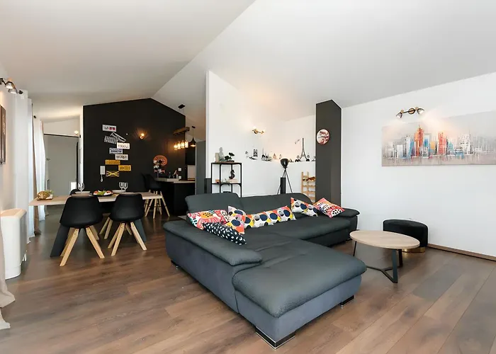 M With Private Pool & Gym * Plano