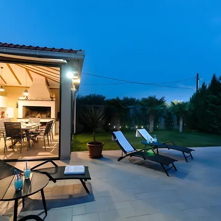M With Private Pool & Gym * Plano