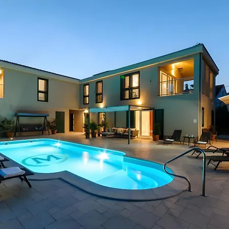 M With Private Pool & Gym Вілла