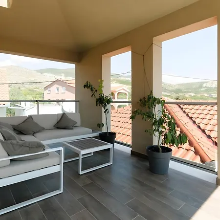 M With Private Pool & Gym Villa