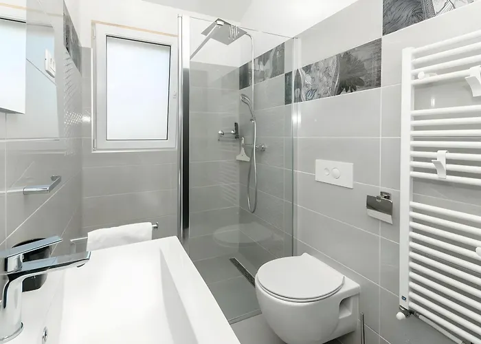 M With Private Pool & Gym Plano