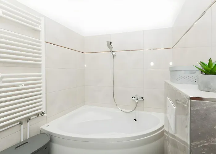 M With Private Pool & Gym Villa *